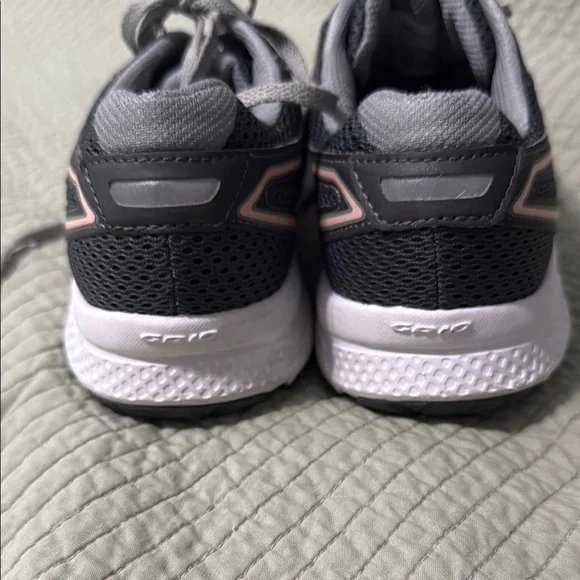 Saucony Women's Gray and Pink Athletic Shoes - Picture 8 of 9